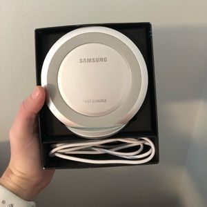 Samsung wireless fast charging stand. Like new.